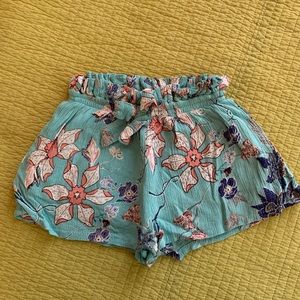 Toddler girl flower print shorts. Size 2T